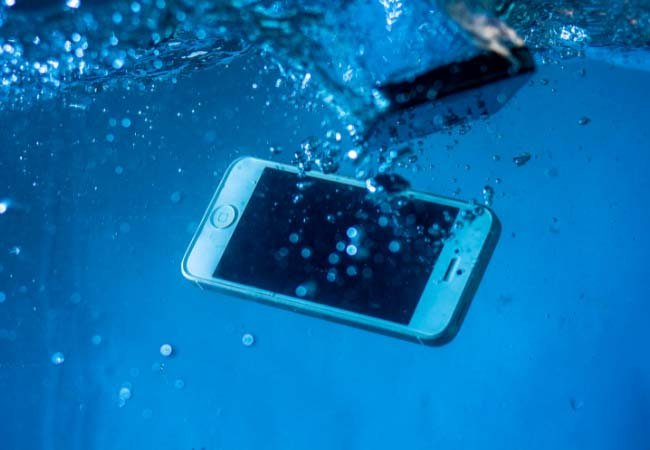 iphone under water